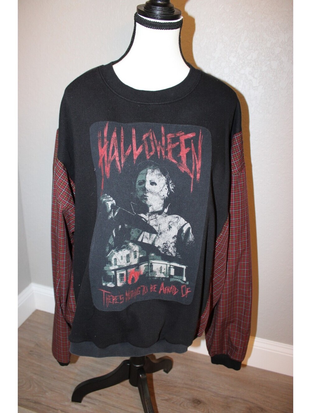 Halloween Michael Myers Graphic Sweatshirt with Plaid Sleeves, Size Large
